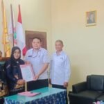 PMI Kabupaten Jayapura Serahkan SK Pembentukan PMR SMP Negeri 2 Sentani
